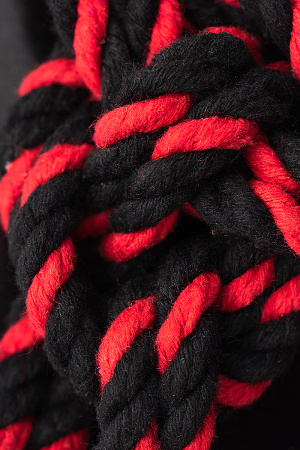 Наручники-оковы из хлопковой веревки ""Узел-Альфа"", Pecado BDSM черно-красные, 3,3 м